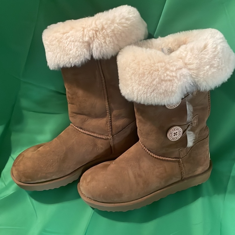 Bailey Button Triplet II Boot. Size 9. Preowned